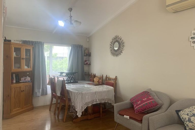 Photo of property in 2/1 Pimento Place, New Lynn, Auckland, 0600