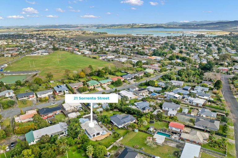 Photo of property in 21 Sorrento Street, Onerahi, Whangarei, 0110