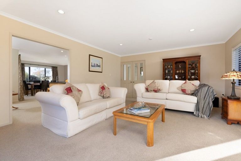 Photo of property in 1 Madeira Close, Papamoa Beach, Papamoa, 3118