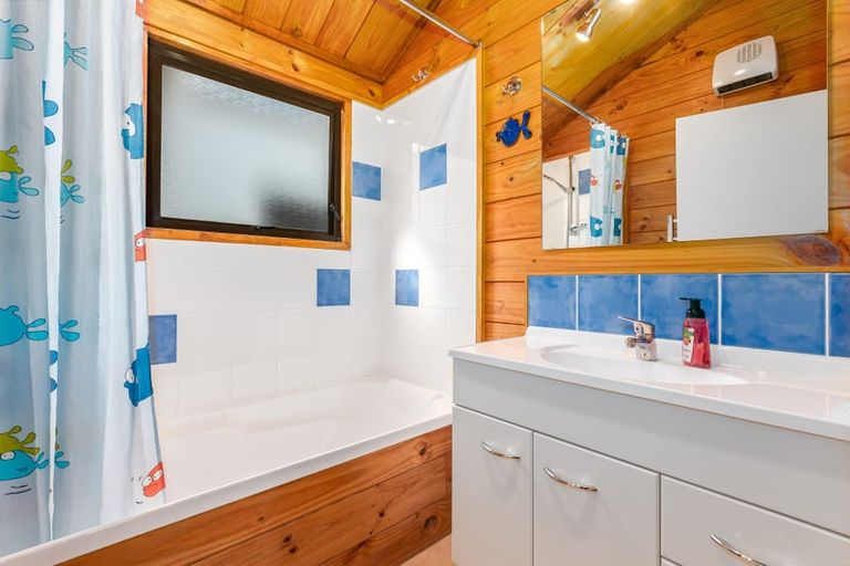 Photo of property in 2 Bosun Terrace, Whitby, Porirua, 5024