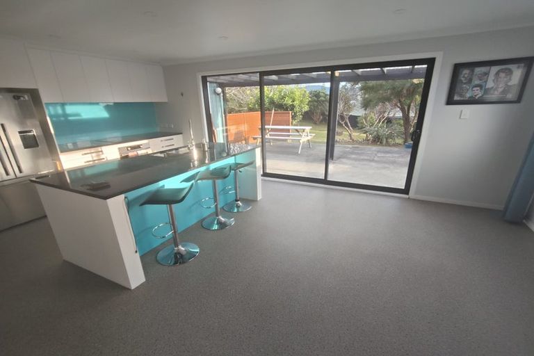 Photo of property in 3 Walton Road, Paraparaumu Beach, Paraparaumu, 5032