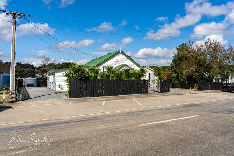 Photo of property in 12 Franklin Road, Paparoa, 0571