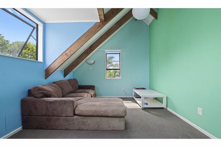 Photo of property in 42 Codlin Road, Waiuku, 2683