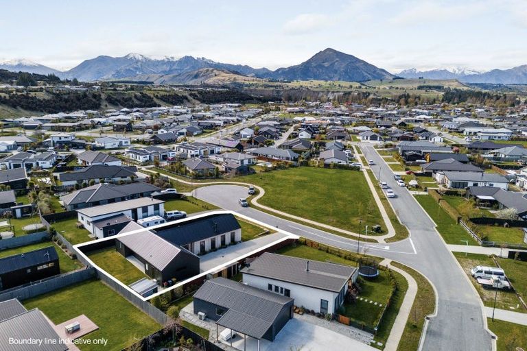 Photo of property in 3 Pepperwood Green, Albert Town, Wanaka, 9305
