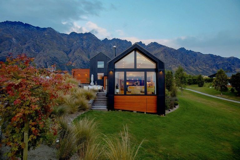 Photo of property in 18 Glenfiddich Road, Jacks Point, Queenstown, 9371