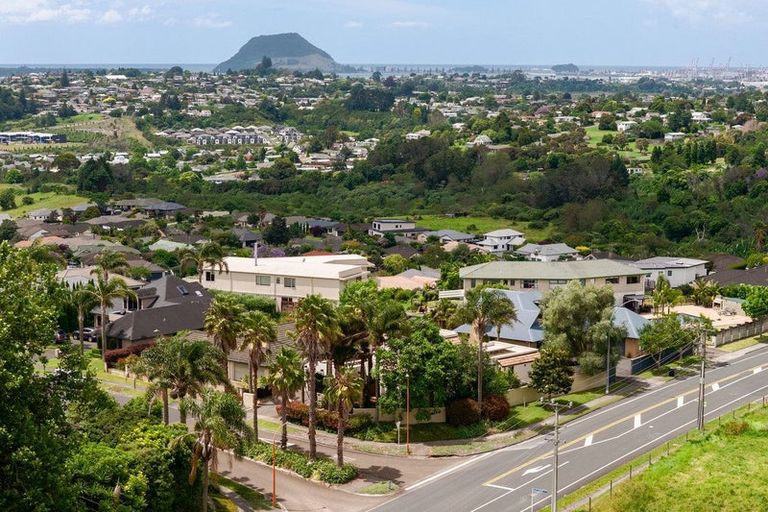 Photo of property in 2 La Cumbre Close, Bethlehem, Tauranga, 3110