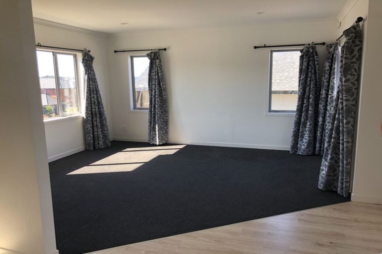 Photo of property in 15 Skipjack Pass, Silverdale, 0932