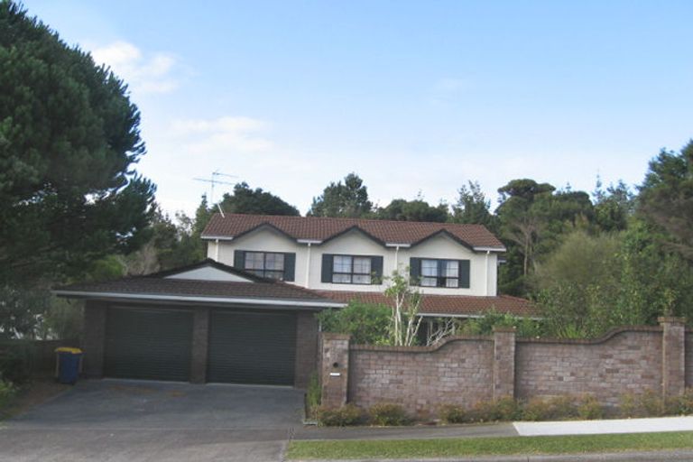 Photo of property in 15 Ravenstone Place, Chatswood, Auckland, 0626