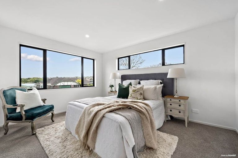 Photo of property in 20a Parramatta Place, Botany Downs, Auckland, 2010