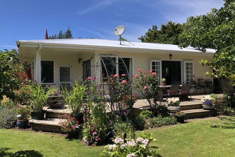 Photo of property in 30 Dundas Street, Porangahau, 4293