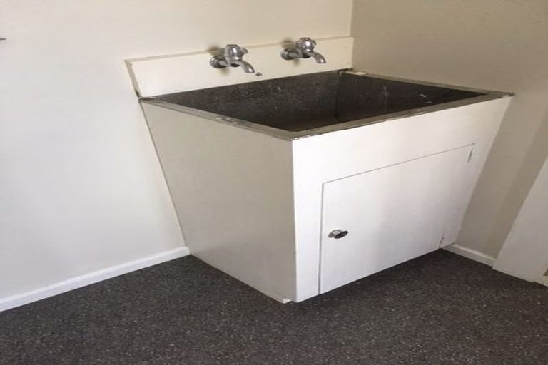 Photo of property in 24a Fitzpatrick Street, Newlands, Wellington, 6037