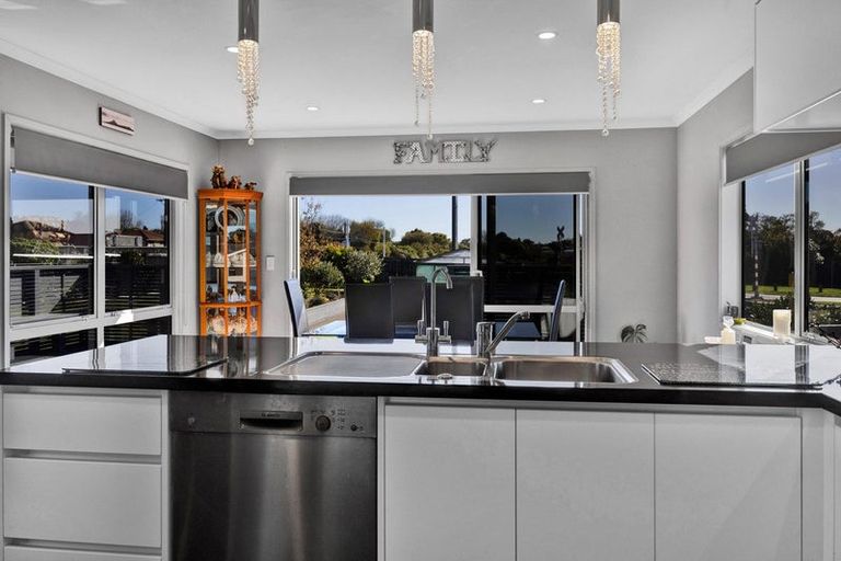 Photo of property in 74 Broadway, Stratford, 4332