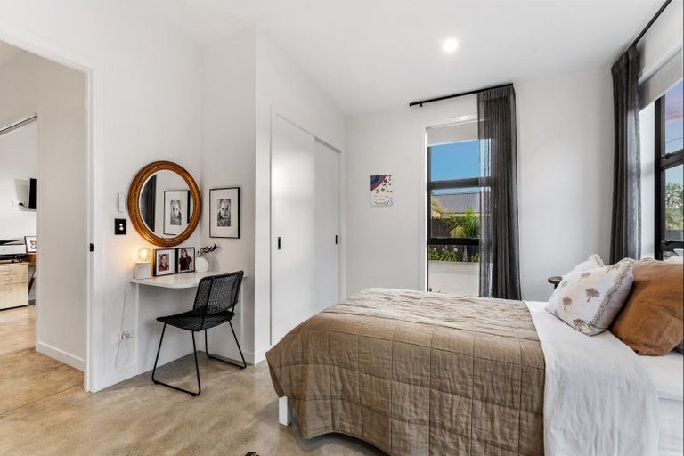 Photo of property in 72 Point Wells Road, Point Wells, 0986