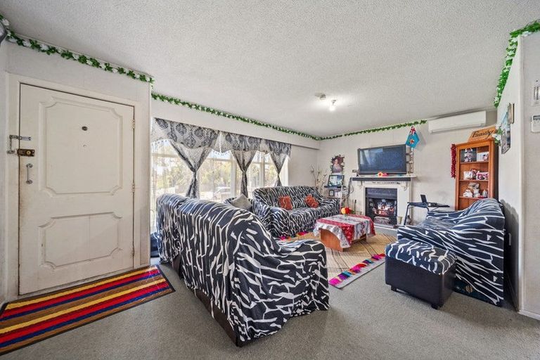 Photo of property in 53 Waipani Road, Te Atatu Peninsula, Auckland, 0610