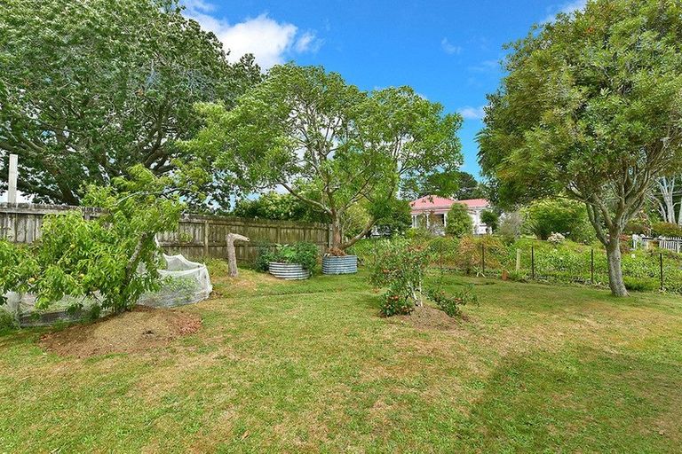 Photo of property in 14 Puriri Street, Helensville, 0800