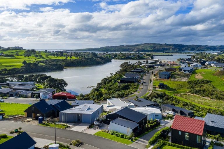 Photo of property in 15 Maataitai Road, Raglan, 3225