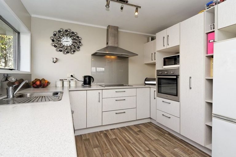 Photo of property in 2/56 Archibald Road, Kelston, Auckland, 0602