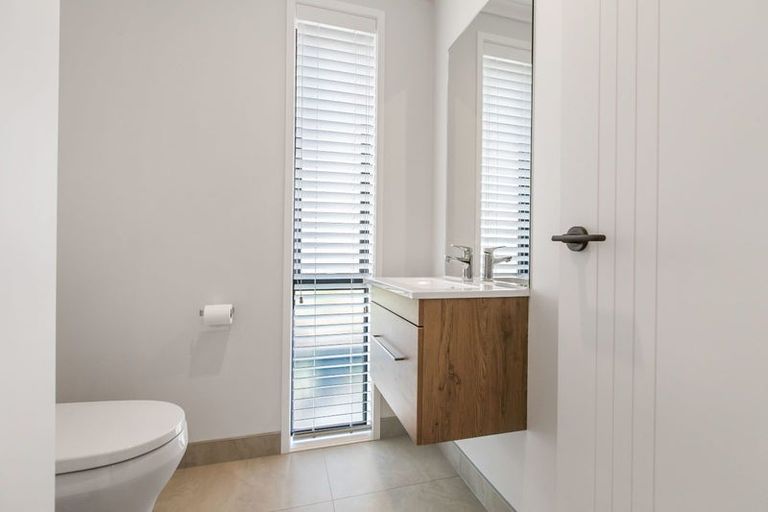 Photo of property in 2 Walter Lawry Road, Paerata, Pukekohe, 2124