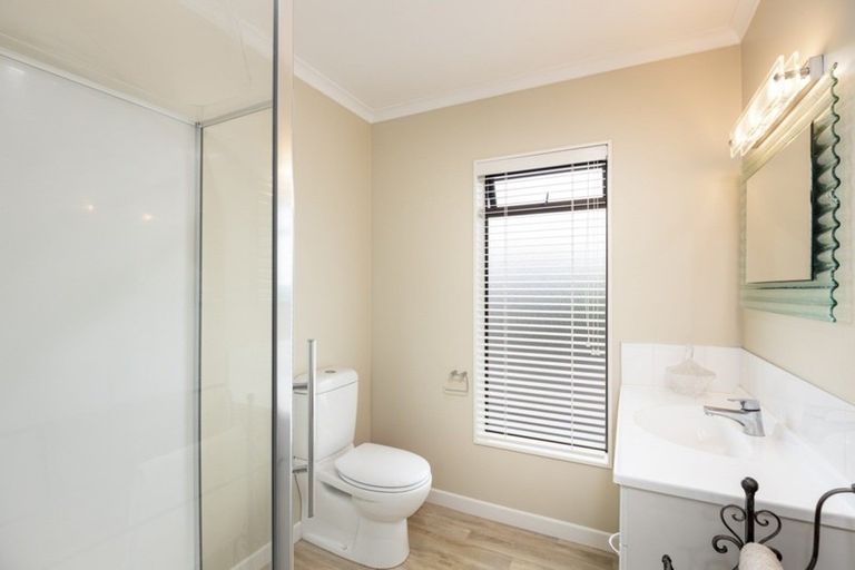 Photo of property in 10c Kinross Drive, Merrilands, New Plymouth, 4312