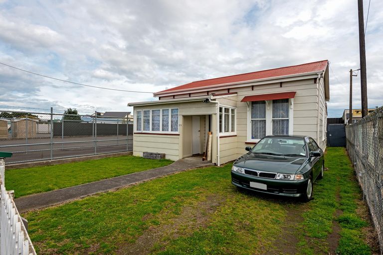 Photo of property in 35 Hatrick Street West, Whanganui, 4500