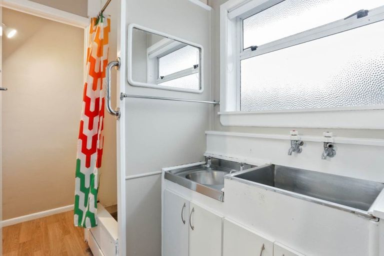 Photo of property in 2/124 Kolmar Road, Papatoetoe, Auckland, 2025