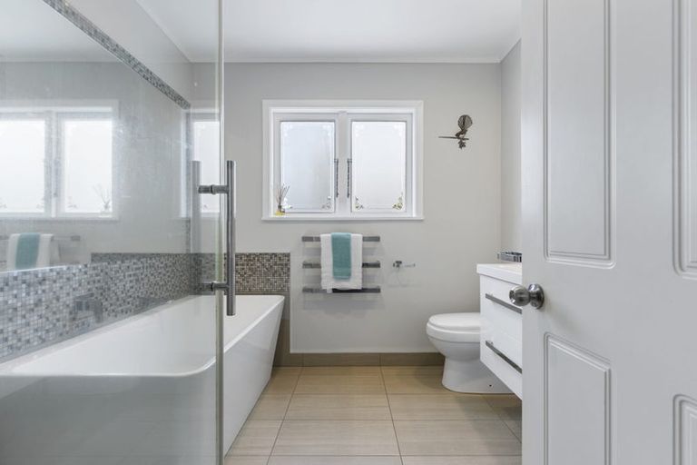 Photo of property in 1/47 Lyons Avenue, Murrays Bay, Auckland, 0630