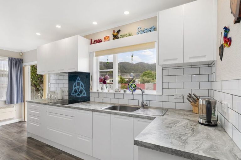 Photo of property in 44 Churton Crescent, Taita, Lower Hutt, 5011