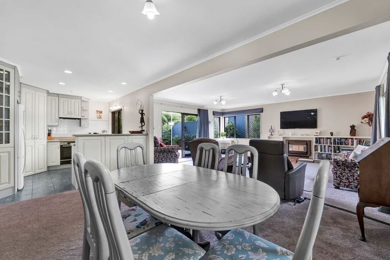 Photo of property in 5 Ruskin Place, Westown, New Plymouth, 4310