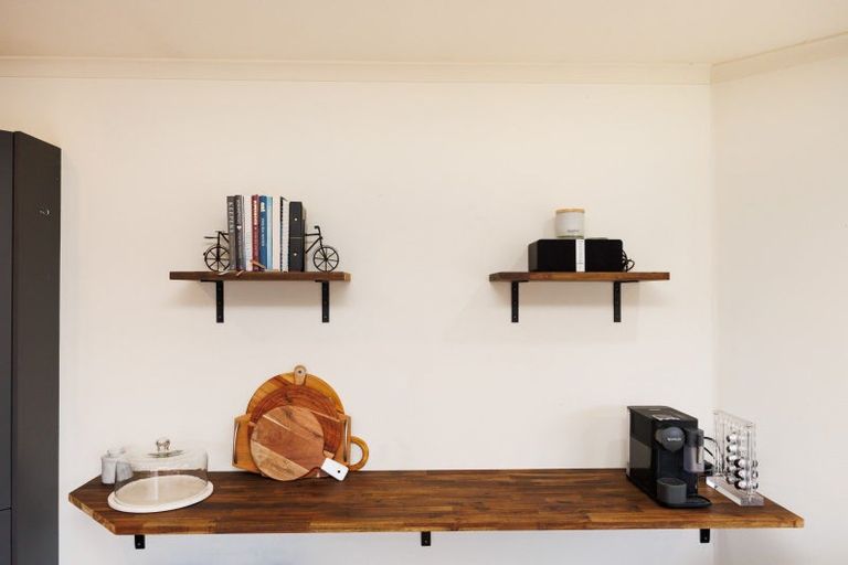 Photo of property in 17 Daniel Place, Kelvin Grove, Palmerston North, 4414