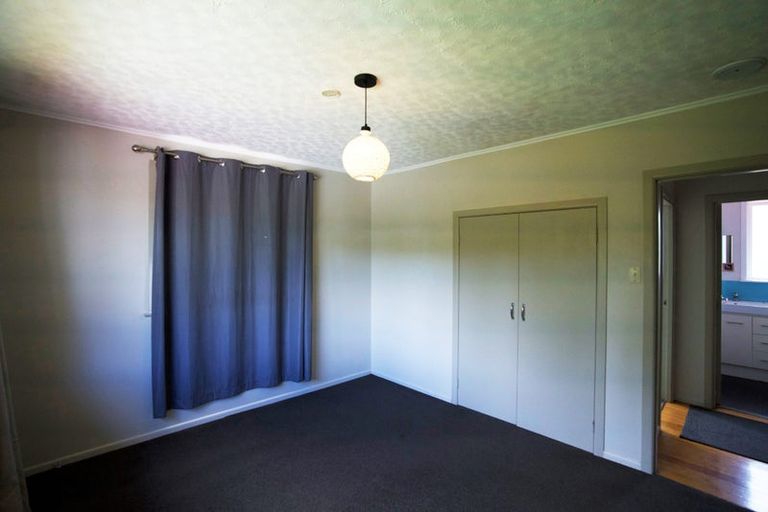 Photo of property in 12 Lucinda Place, Glen Eden, Auckland, 0602