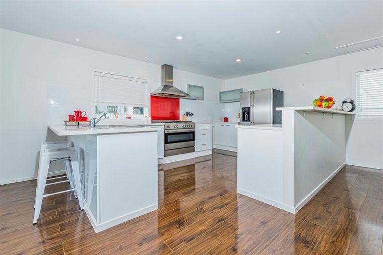 Photo of property in 123a Hobsonville Road, West Harbour, Auckland, 0618