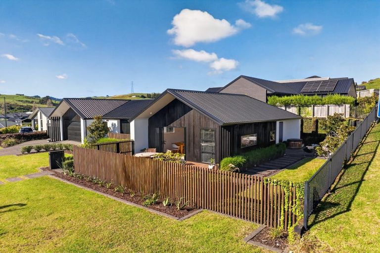 Photo of property in 14 Hayward Place, Ohauiti, Tauranga, 3112
