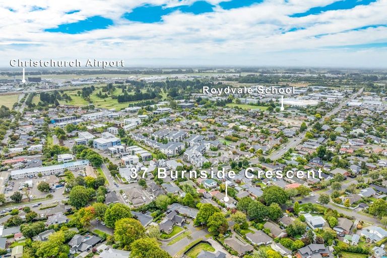 Photo of property in 37 Burnside Crescent, Burnside, Christchurch, 8053