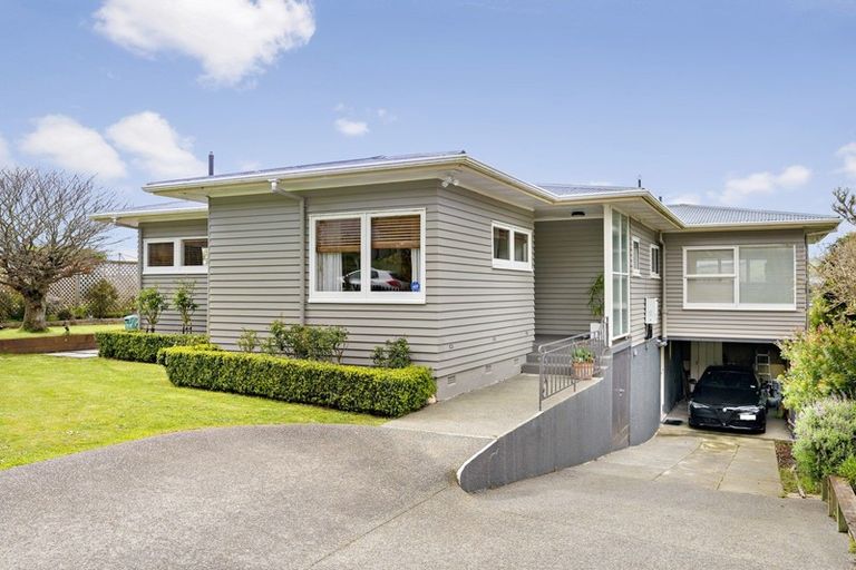 Photo of property in 6 Clifford Road, Johnsonville, Wellington, 6037