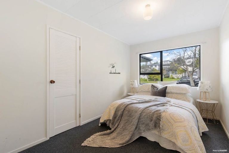 Photo of property in 27 Barbados Drive, Unsworth Heights, Auckland, 0632