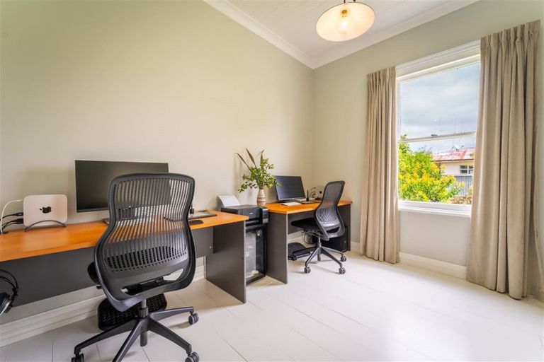 Photo of property in 43 Rhodes Street, Waimate, 7924