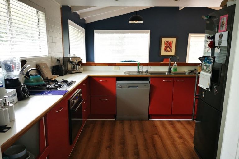 Photo of property in 29 Onedin Place, Titirangi, Auckland, 0604