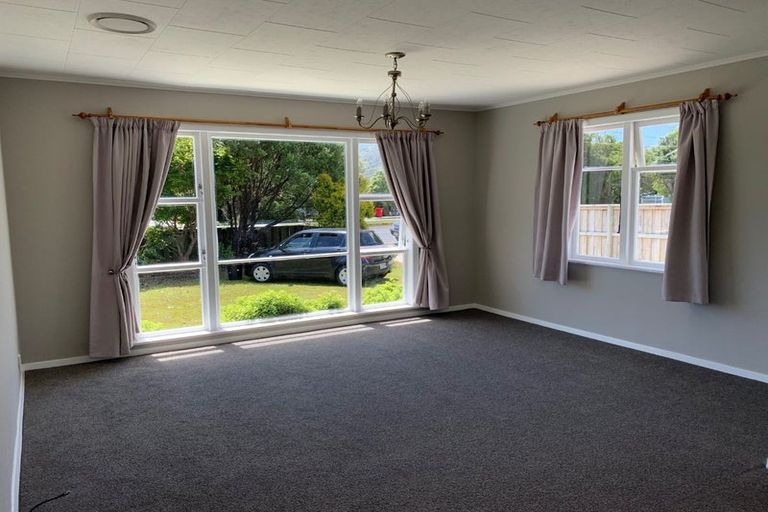 Photo of property in 1/173 Wainuiomata Road, Wainuiomata, Lower Hutt, 5014