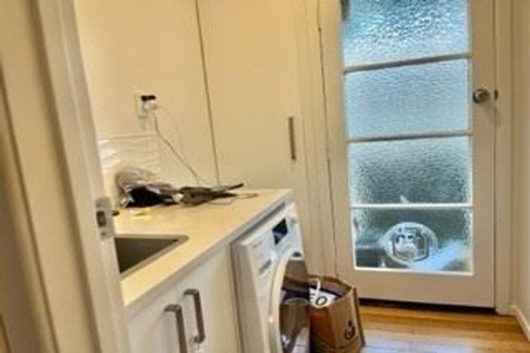 Photo of property in 10 Devon Street, Te Atatu South, Auckland, 0610