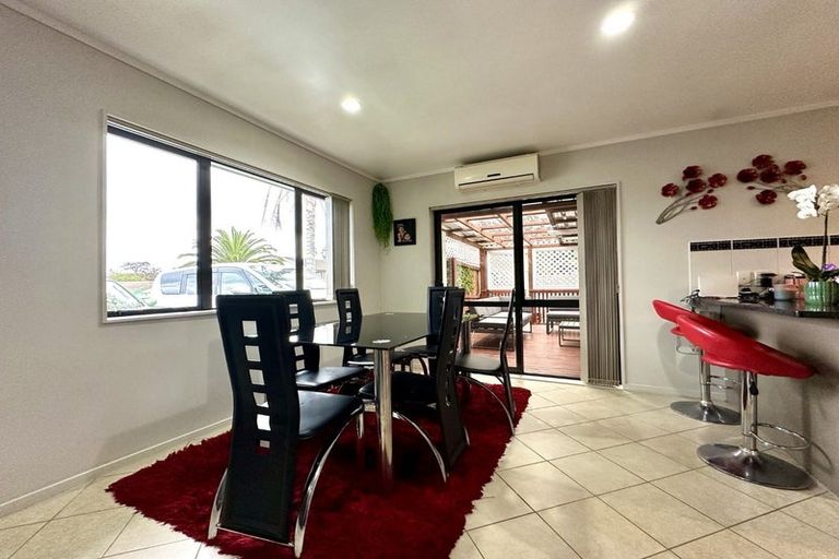 Photo of property in 60a Donovan Avenue, Massey, Auckland, 0614