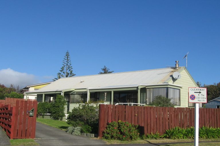 Photo of property in 18 Arnold Grove, Paraparaumu Beach, Paraparaumu, 5032