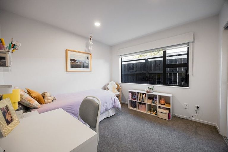 Photo of property in 38 Lumbarda Drive, Kumeu, 0810