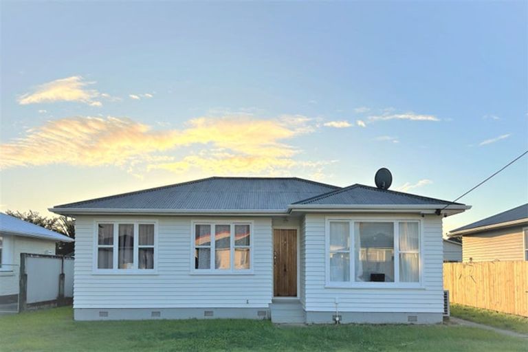 Photo of property in 16 Shamrock Street, Levin, 5510
