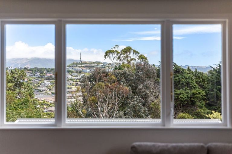 Photo of property in 16 Sasanof View, Ascot Park, Porirua, 5024