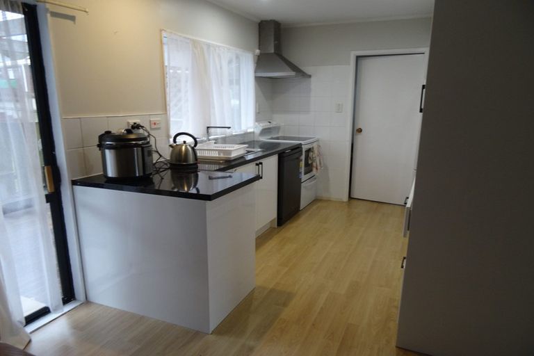 Photo of property in 19 Faram Place, Massey, Auckland, 0614