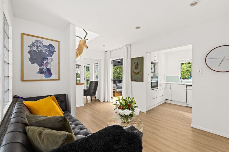 Photo of property in 1/35 Newhaven Terrace, Mairangi Bay, Auckland, 0630