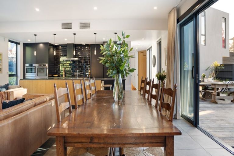 Photo of property in 11 Girvan Street, Fendalton, Christchurch, 8041