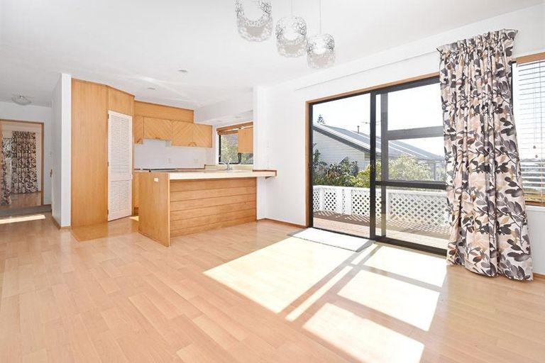 Photo of property in 2/48 Corunna Road, Milford, Auckland, 0620