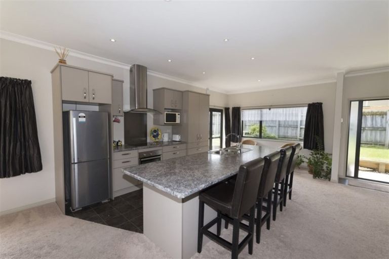 Photo of property in 65d View Road, Henderson, Auckland, 0612