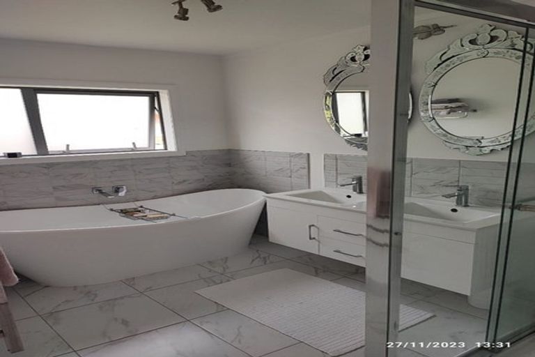 Photo of property in 3 Dayspring Way, Pakuranga, Auckland, 2010